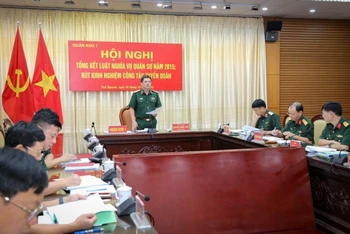 Trung tướng Nguyễn Hồng Thái, Ủy viên Trung ương Đảng, Tư lệnh Quân khu 1 phát biểu kết luận hội nghị. (Ảnh: Báo Quân đội nhân dân)