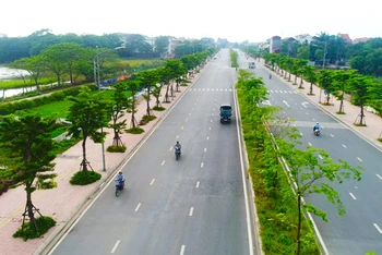 Hạ tầng giao thông tại huyện Gia Lâm đang được đầu tư khang trang, hiện đại. Trong ảnh: tuyến đường Dương Xá-Đông Dư.