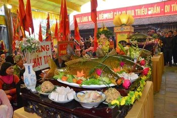 Thi cỗ cá - một nét văn hóa đặc sắc tại Lễ hội đền Trần Thái Bình.