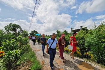 Với tiềm năng lớn trong phát triển du lịch sinh thái cộng đồng, thời gian qua xã Bách Thuận (huyện Vũ Thư, tỉnh Thái Bình) đón một số đoàn khách trong và ngoài nước đến khảo sát, tìm kiếm cơ hội phát triển du lịch.
