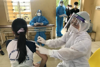 Ban chỉ đạo phòng, chống dịch Covid-19 tỉnh Thái Bình yêu cầu các địa phương tiếp tục tập trung tiêm vaccine, trong bối cảnh nhiều người dân đã tiêm các mũi cơ bản từ 1 năm nay nên suy giảm hệ miễn dịch.