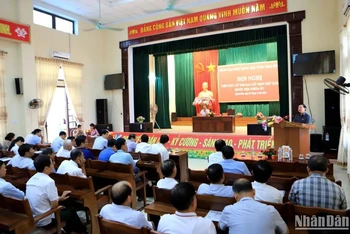 Đông đảo cử tri huyện Quỳnh Phụ và Hưng Hà tham dự buổi tiếp xúc với Phó Chủ tịch Quốc hội Nguyễn Khắc Định và Đoàn đại biểu Quốc hội tỉnh Thái Bình. 
