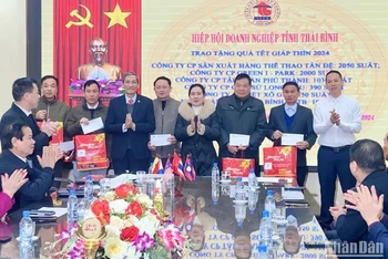 Các đơn vị trên địa bàn tỉnh Thái Bình nhận quà Tết từ lãnh đạo Ủy ban nhân dân tỉnh Thái Bình và Hiệp hội Doanh nghiệp tỉnh để tặng người nghèo, người có hoàn cảnh khó khăn.