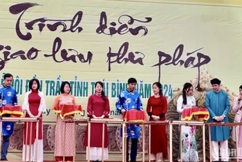 Biểu diễn thư pháp là một hoạt động văn hóa chính thức trong Lễ hội đền Trần Thái Bình năm 2024.