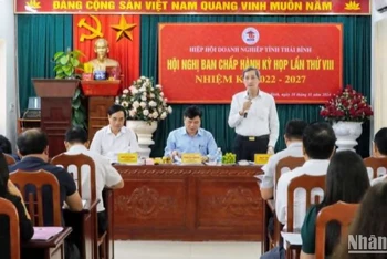 Đã có hơn 20 doanh nghiệp ủng hộ 4,3 tỷ đồng ngay trong buổi phát động xóa nhà tạm, nhà dột nát do Hiệp hội Doanh nghiệp tỉnh Thái Bình tổ chức.