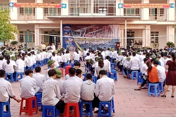 Giờ học ngoại khóa của học sinh Trường trung học phổ thông Điềm Thụy ở huyện Phú Bình (Thái Nguyên). 