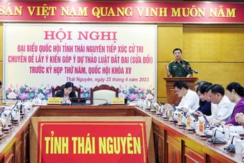 Đại tướng Phan Văn Giang phát biểu ý kiến với cử tri Thái Nguyên.