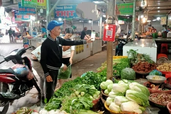 Thanh toán không dùng tiền mặt tại chợ Đại Từ, thị trấn Hùng Sơn, huyện Đại Từ (Thái Nguyên).