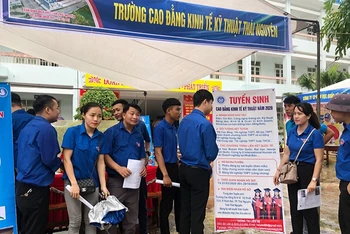 Hằng năm Trường Cao đẳng Kinh tế-Kỹ thuật Thái Nguyên tuyển học sinh đào tạo trình độ cao đẳng nhiều ngành kinh tế, kỹ thuật.