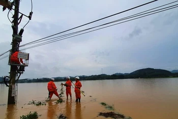 Lúc cao điểm, toàn tỉnh Thái Nguyên có 265 nghìn khách hàng mất điện.