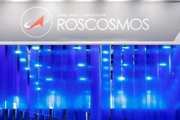 Logo của Cơ quan Vũ trụ Liên bang Nga Roscosmos tại Triển lãm Hàng không ILA Berlin ở Schoenefeld, Đức. Ảnh: Reuters.