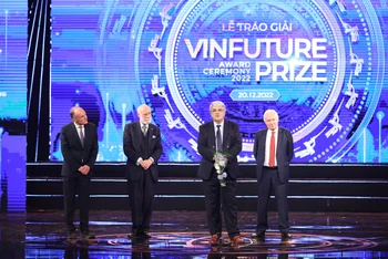 Bốn nhà khoa học nhận Giải thưởng Chính VinFuture 2022.