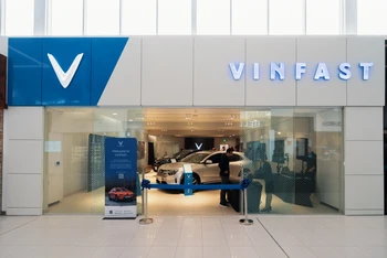 VinFast khai trương cửa hàng đầu tiên tại Vancouver và là cửa hàng thứ tám tại Canada.