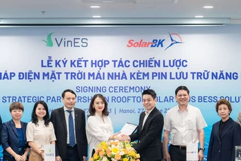 Hợp tác sử dụng giải pháp điện mặt trời mái nhà kèm pin lưu trữ năng lượng make in Vietnam