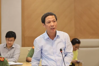 Ông Lê Văn Tuyên, Phó Vụ trưởng Vụ Thanh toán, Ngân hàng Nhà nước phát biểu tại họp báo.