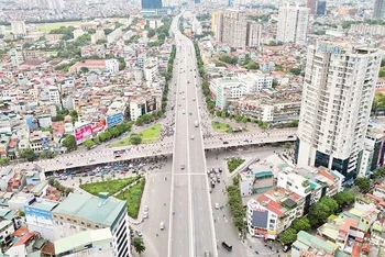 Diện mạo đô thị và hạ tầng giao thông Thủ đô ngày càng khang trang, hiện đại. (Ảnh DUY LINH)