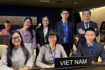 Đoàn Việt Nam tham dự Kỳ họp lần thứ 9 Đại hội đồng Công ước về bảo vệ và phát huy sự đa dạng của các biểu đạt văn hóa, diễn ra từ ngày 6-8/6 tại trụ sở UNESCO (Paris). (Ảnh: KHẢI HOÀN)