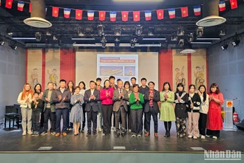 Đại sứ quán và Trung tâm Văn hóa Việt Nam tại Pháp luôn đồng hành cùng những hoạt động ý nghĩa hướng về quê hương của Hội Thanh niên Sinh viên Việt Nam tại Pháp. (Ảnh: MINH DUY)