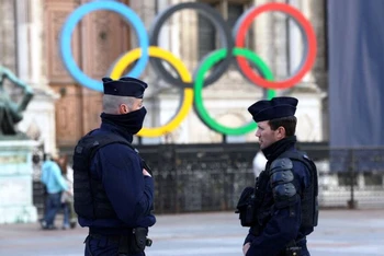 Lực lượng an ninh được huy động tối đa để bảo đảm an ninh cho Lễ khai mạc Thế vận hội Olympic sẽ diễn ra ngày 26/7 tới. (ẢNH: REUTERS)