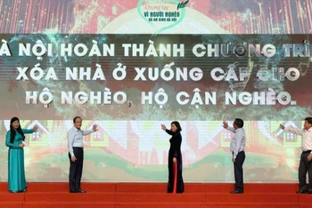 Hà Nội công bố hoàn thành Chương trình xóa nhà ở xuống cấp cho hộ nghèo, hộ cận nghèo trên địa bàn thành phố năm 2024.