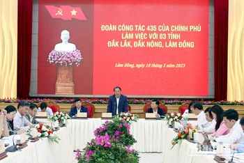 Đồng chí Nguyễn Văn Hùng phát biểu ý kiến tại buổi làm việc.