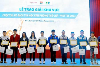 Quang cảnh trao giải khu vực Tây Nguyên, Cuộc thi vô địch Tin học văn phòng thế giới - Viettel 2023.