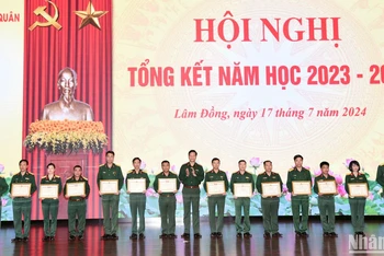 Nhiều tập thể, cá nhân Học viện Lục quân được biểu dương, khen thưởng về thành tích năm học 2023-2024.