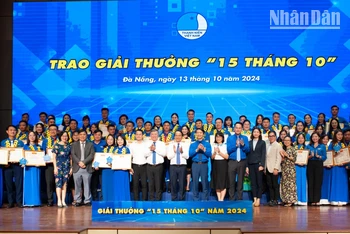 Lễ trao Giải thưởng “15 tháng 10” năm 2024.