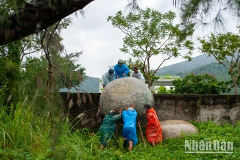 Người dân Đà Nẵng hối hả ứng phó bão số 6.