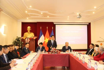Bộ trưởng Công thương Nguyễn Hồng Diên đánh giá cao sự đóng góp tích cực của kiều bào tại Pháp cho công cuộc phát triển của đất nước. (Ảnh: Khải Hoàn).