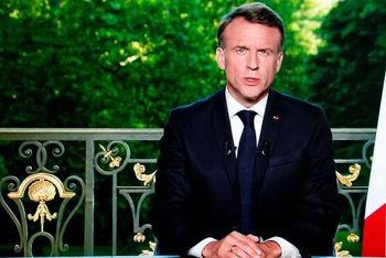 Tối 9/6, Tổng thống Emmanuel Macron thông báo trên truyền hình về quyết định giải tán Quốc hội để bầu lại ngay sau khi có tin đảng cựu hữu RN dẫn đầu cuộc bầu cử Nghị viện châu Âu. 