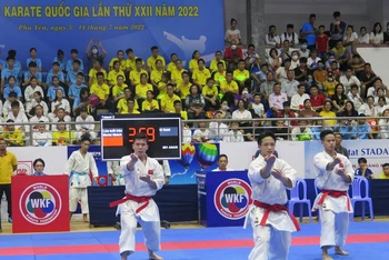 Gần 850 vận động viên tham gia giải vô địch các Câu lạc bộ karate quốc gia lần thứ XXII năm 2022 tại thành phố Tuy Hòa, tỉnh Phú Yên.