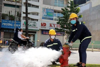 Tổng công ty Cấp nước Sài Gòn nỗ lực bảo đảm nguồn nước phục vụ công tác phòng cháy, chữa cháy. 