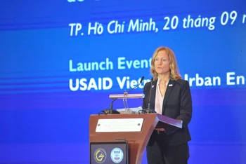Giám đốc Quốc gia Cơ quan Phát triển Quốc tế Hoa Kỳ tại Việt Nam Aler Grubbs phát biểu tại lễ phát động. (Ảnh: Đại sứ quán Hoa Kỳ)
