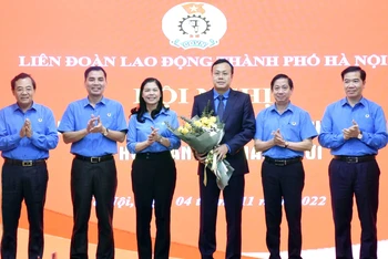 Đồng chí Phạm Quang Thanh được bầu làm Chủ tịch Liên đoàn Lao động thành phố Hà Nội.