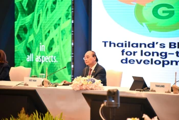 Chủ tịch nước Nguyễn Xuân Phúc tại phiên họp hẹp Hội nghị các nhà lãnh đạo kinh tế APEC lần thứ 29 (phiên thứ nhất). (Ảnh: Ban tổ chức APEC cung cấp)