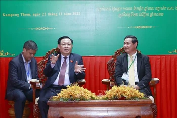 Chủ tịch Quốc hội Vương Đình Huệ tiếp Phó Tỉnh trưởng Kampong Thom, Vương quốc Campuchia. (Ảnh: TTXVN) 