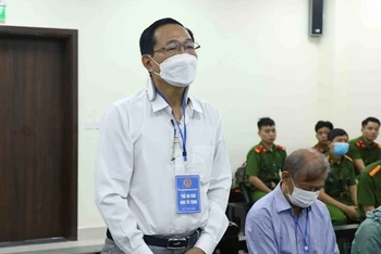 Bị cáo Cao Minh Quang khai báo trước tòa. (Ảnh: Phạm Kiên)