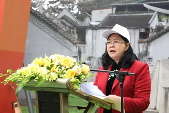 Đồng chí Bùi Thị Minh Hoài phát biểu tại lễ mít-tinh.