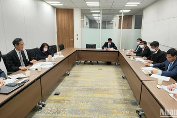 Bộ trưởng Giao thông vận tải Nguyễn Văn Thắng làm việc với Phó Chủ tịch cấp cao JICA Keiichiro Nakazawa.
