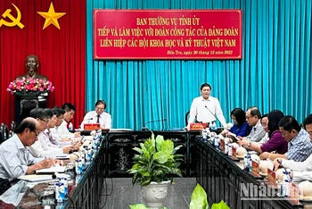 Đoàn công tác Đảng đoàn Liên hiệp các Hội Khoa học và Kỹ thuật Việt Nam làm việc với Ban thường vụ Tỉnh ủy Bến Tre.