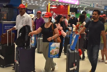 Các đại biểu Ấn Độ tìm hiểu sản phẩm du lịch của các tỉnh Nam Trung Bộ của Việt Nam. (Ảnh: TTXVN)