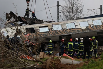[Ảnh] Vụ tai nạn tàu hỏa nghiêm trọng tại Hy Lạp