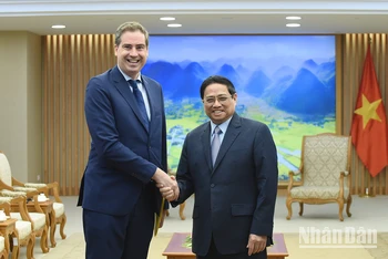 Thủ tướng Chính phủ Phạm Minh Chính tiếp Bộ trưởng đặc trách Ngoại thương, Thu hút kinh tế và người Pháp ở nước ngoài Olivier Becht.
