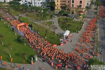 Hàng nghìn người tham gia Giải chạy Happy Run tại thành phố Đà Nẵng.