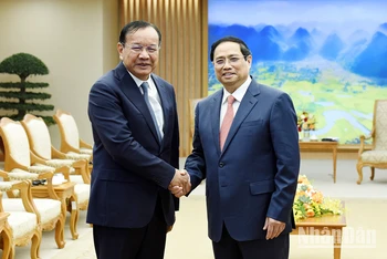 Thủ tướng Chính phủ Phạm Minh Chính tiếp Phó Thủ tướng, Bộ trưởng Ngoại giao và Hợp tác quốc tế Campuchia Prak Sokhonn. 