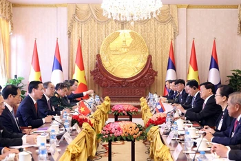 Chủ tịch nước Võ Văn Thưởng hội đàm với Tổng Bí thư, Chủ tịch nước Lào Thongloun Sisoulith. (Ảnh: TTXVN)