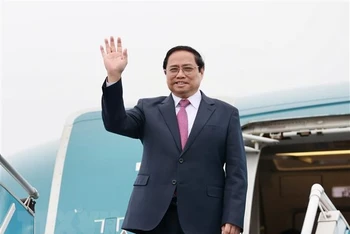 Thủ tướng Phạm Minh Chính lên đường tham dự Hội nghị cấp cao ASEAN lần thứ 42. (Ảnh: TTXVN)
