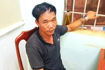Đối tượng Nguyễn Duy Phương bị bắt giữ sau 1 năm lẩn trốn truy nã. (Ảnh: Công an cung cấp).