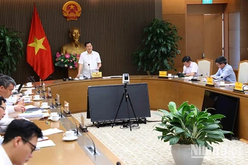 Phó Thủ tướng Lê Minh Khái phát biểu tại cuộc họp.